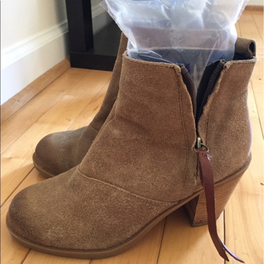 Dolce Vita DV tan suede booties 6